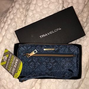 TRAVELON RFID Wristlet